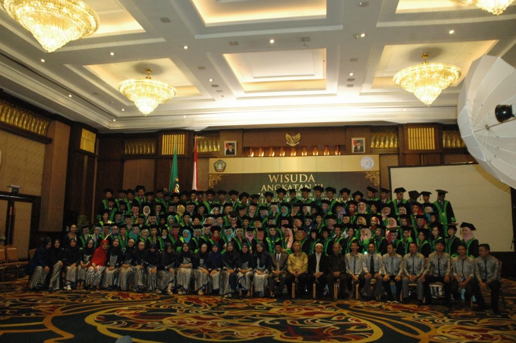 WISUDA ANGKATAN XI STFI